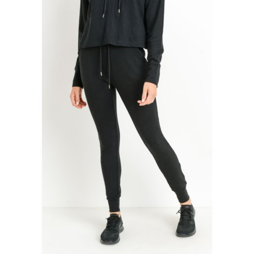 Highwaist Slim-Fit Cuffed Joggers - Picture 3 of 6